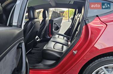 Седан Tesla Model 3 2021 в 