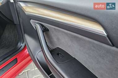 Седан Tesla Model 3 2021 в 