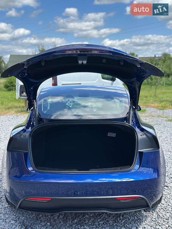 Седан Tesla Model 3 2024 в Дубно