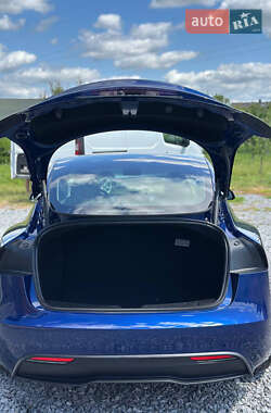 Седан Tesla Model 3 2024 в 
