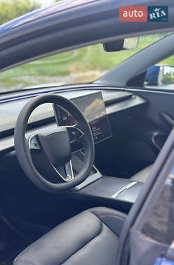 Седан Tesla Model 3 2024 в 