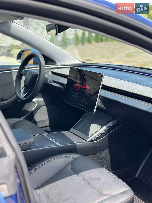 Седан Tesla Model 3 2024 в Дубно