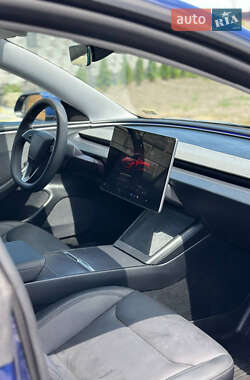 Седан Tesla Model 3 2024 в 