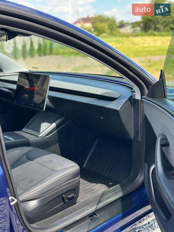 Седан Tesla Model 3 2024 в Дубно
