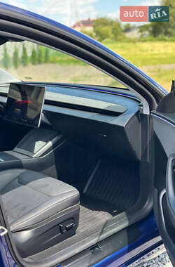 Седан Tesla Model 3 2024 в 
