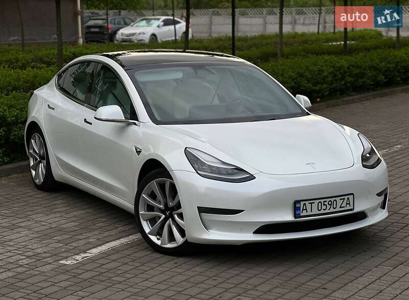 Седан Tesla Model 3 2019 в Ивано-Франковске