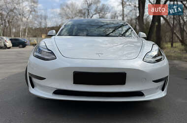 Седан Tesla Model 3 2022 в 