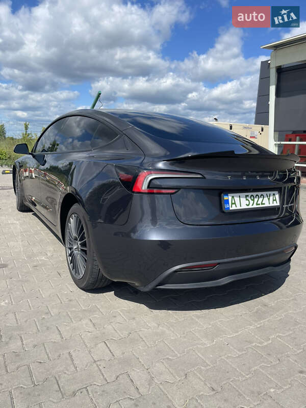 Седан Tesla Model 3 2024 в Буче