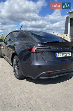 Седан Tesla Model 3 2024 в 