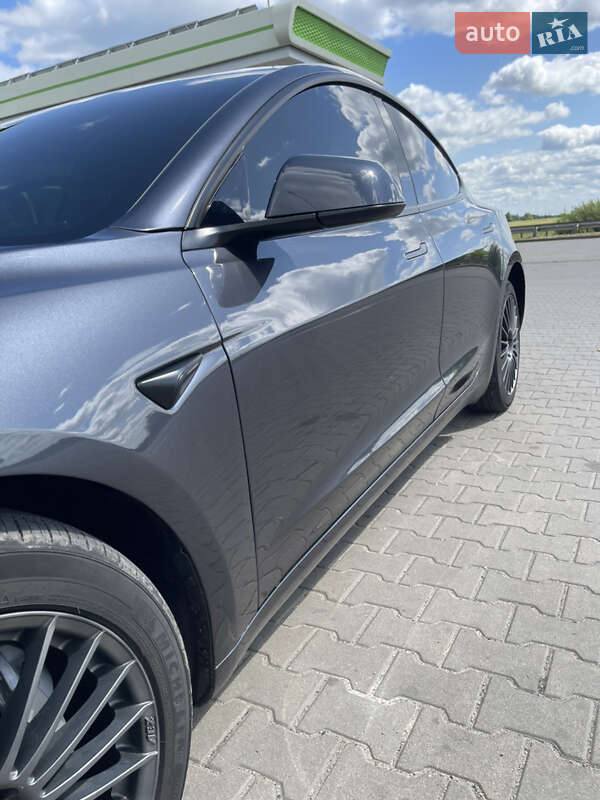 Седан Tesla Model 3 2024 в Буче