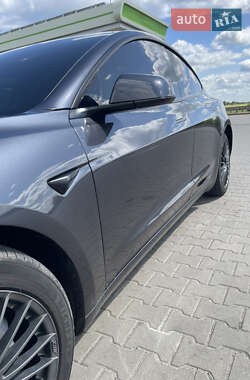 Седан Tesla Model 3 2024 в 
