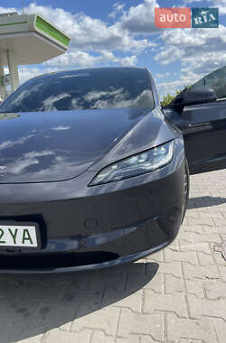 Седан Tesla Model 3 2024 в 