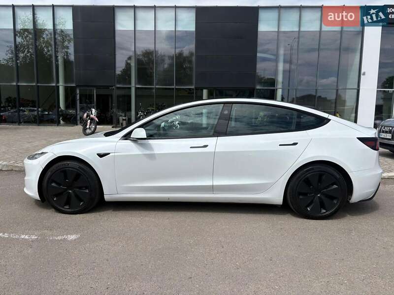 Седан Tesla Model 3 2024 в Ровно