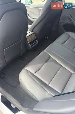 Седан Tesla Model 3 2024 в 