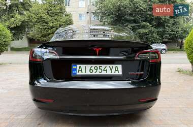 Седан Tesla Model 3 2020 в 