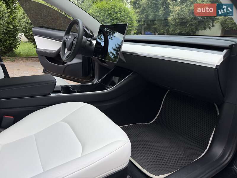 Седан Tesla Model 3 2020 в Києві