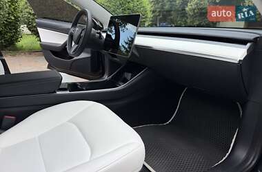 Седан Tesla Model 3 2020 в 