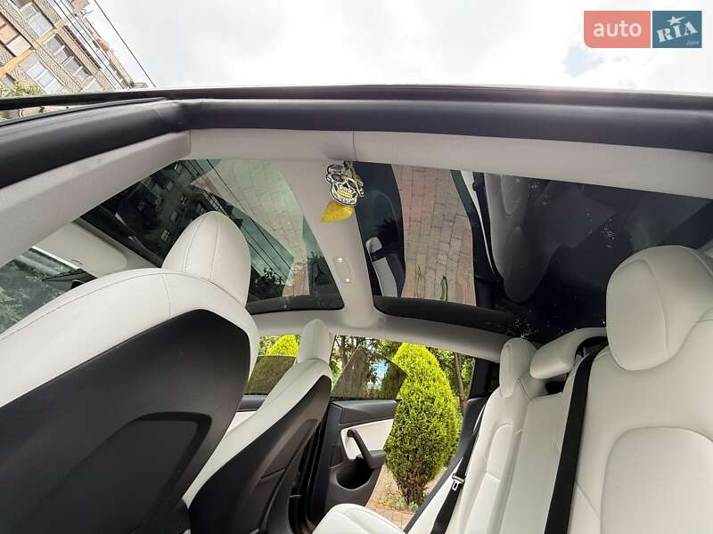 Седан Tesla Model 3 2020 в Києві