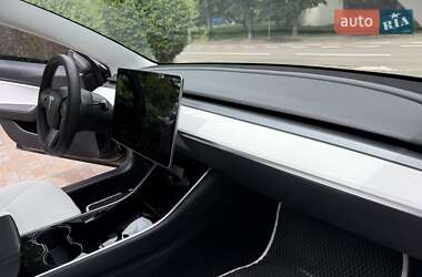 Седан Tesla Model 3 2020 в 