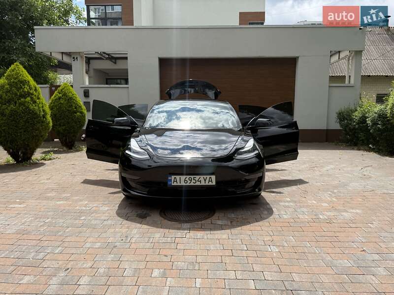 Седан Tesla Model 3 2020 в Києві