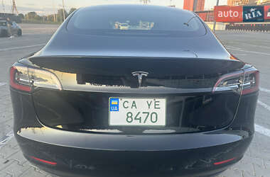 Седан Tesla Model 3 2022 в 