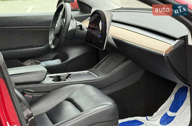 Седан Tesla Model 3 2020 в 