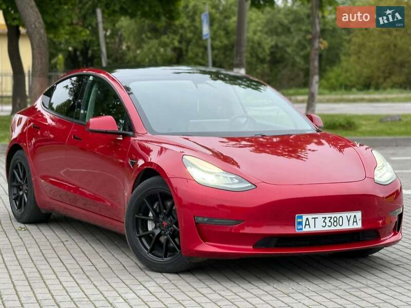 Седан Tesla Model 3 2020 в Коломые