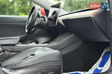 Седан Tesla Model 3 2020 в 