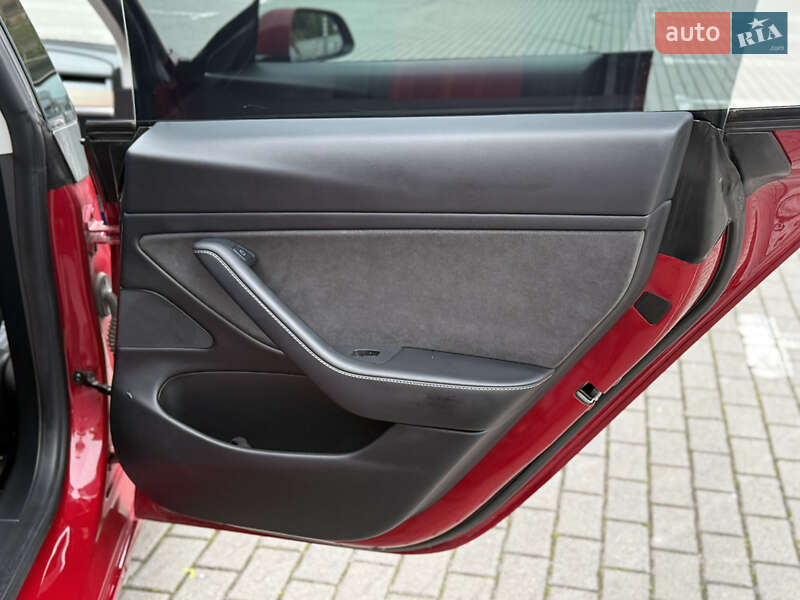 Седан Tesla Model 3 2020 в Коломые