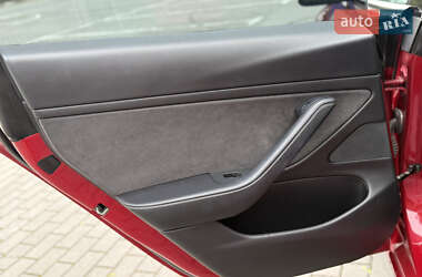 Седан Tesla Model 3 2020 в 
