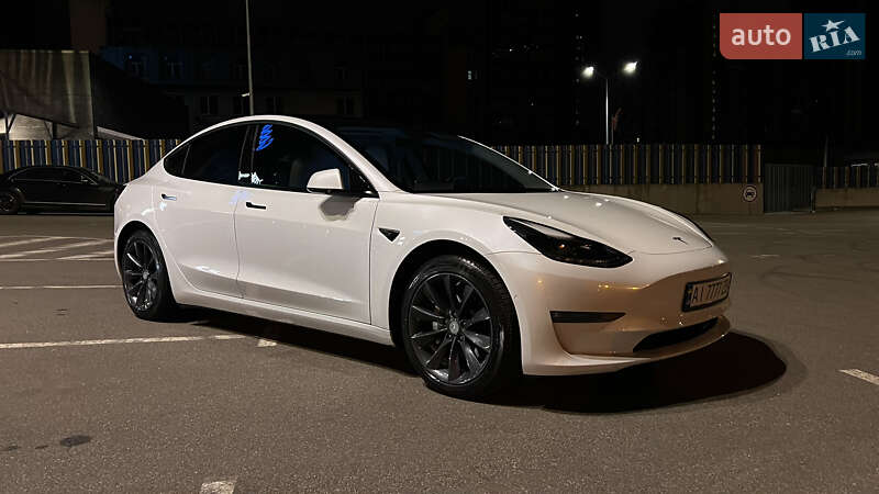 Седан Tesla Model 3 2021 в Киеве
