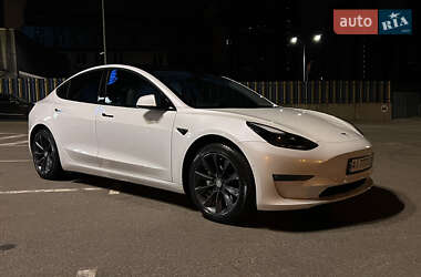 Седан Tesla Model 3 2021 в 