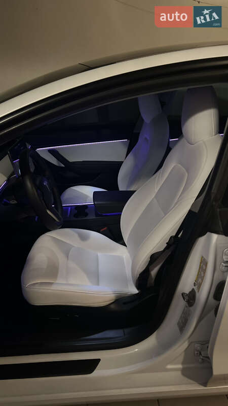 Седан Tesla Model 3 2021 в Киеве