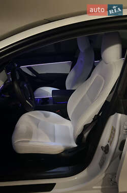 Седан Tesla Model 3 2021 в 