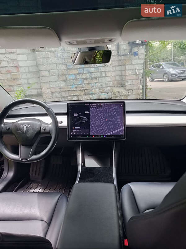 Седан Tesla Model 3 2018 в Києві