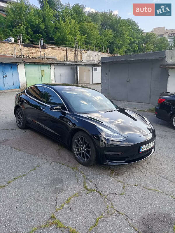 Седан Tesla Model 3 2018 в Києві