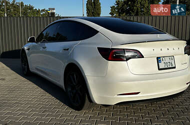 Седан Tesla Model 3 2021 в 