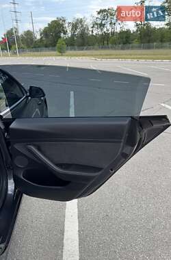 Седан Tesla Model 3 2021 в 