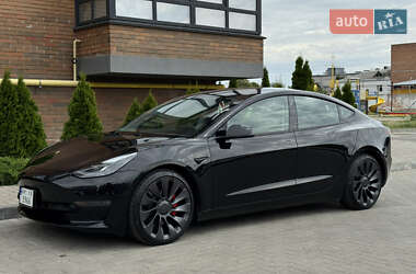 Седан Tesla Model 3 2021 в 