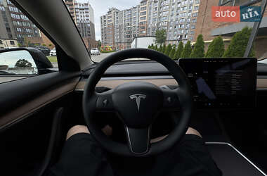Седан Tesla Model 3 2021 в 