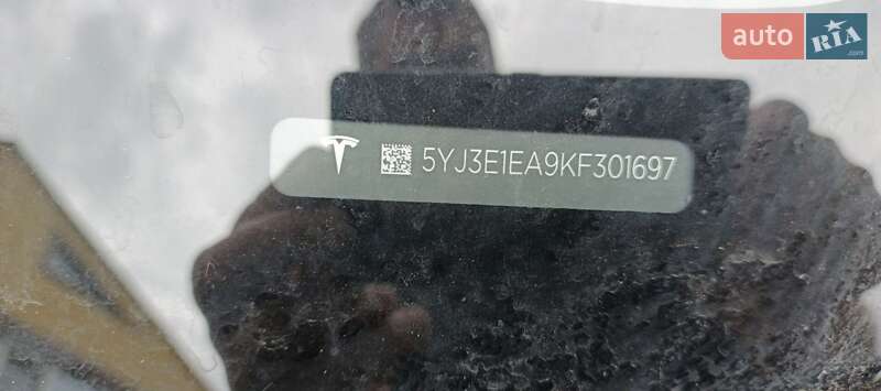 Седан Tesla Model 3 2019 в Луцке