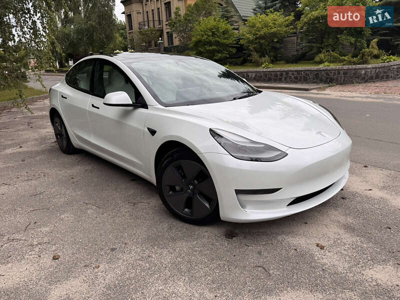 Седан Tesla Model 3 2023 в Киеве