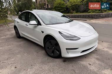 Седан Tesla Model 3 2023 в 