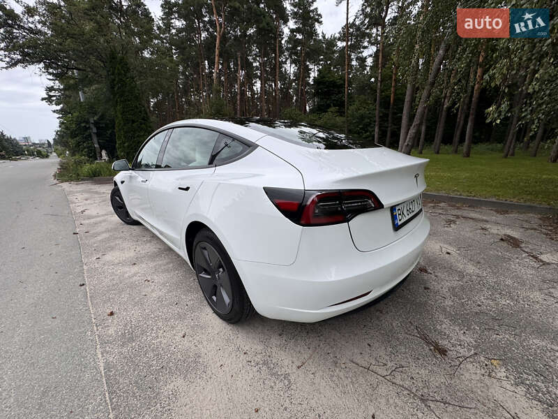 Седан Tesla Model 3 2023 в Киеве