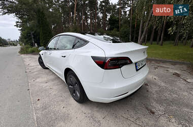 Седан Tesla Model 3 2023 в 
