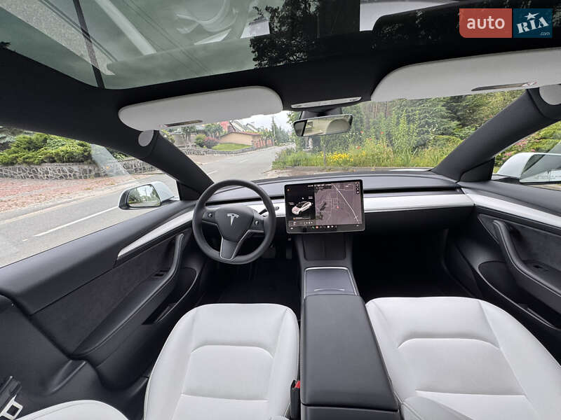 Седан Tesla Model 3 2023 в Киеве