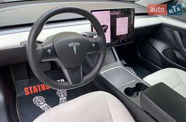 Седан Tesla Model 3 2021 в 