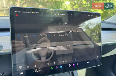 Седан Tesla Model 3 2022 в 