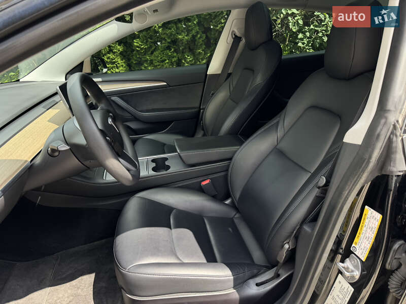 Седан Tesla Model 3 2021 в Луцке