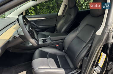 Седан Tesla Model 3 2021 в 